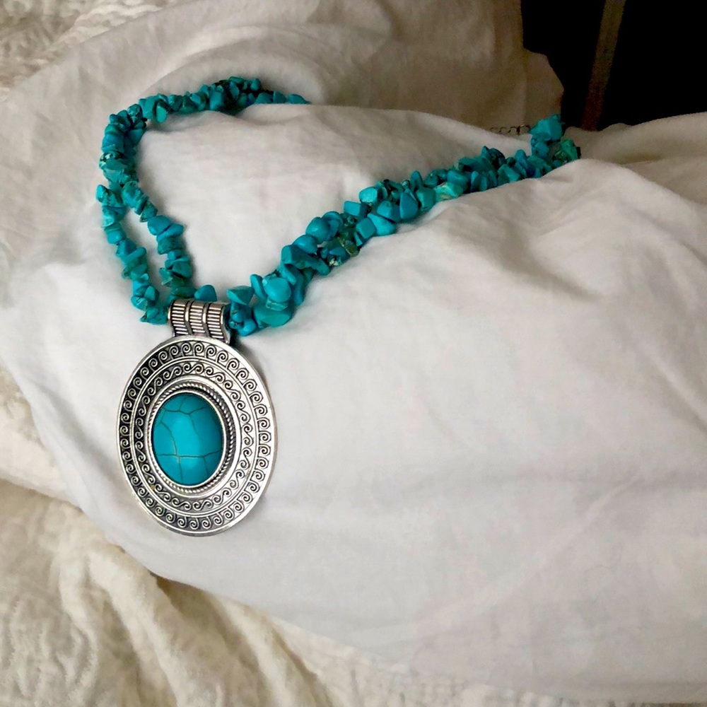 Beautiful Turquoise necklace, an adjustable length.